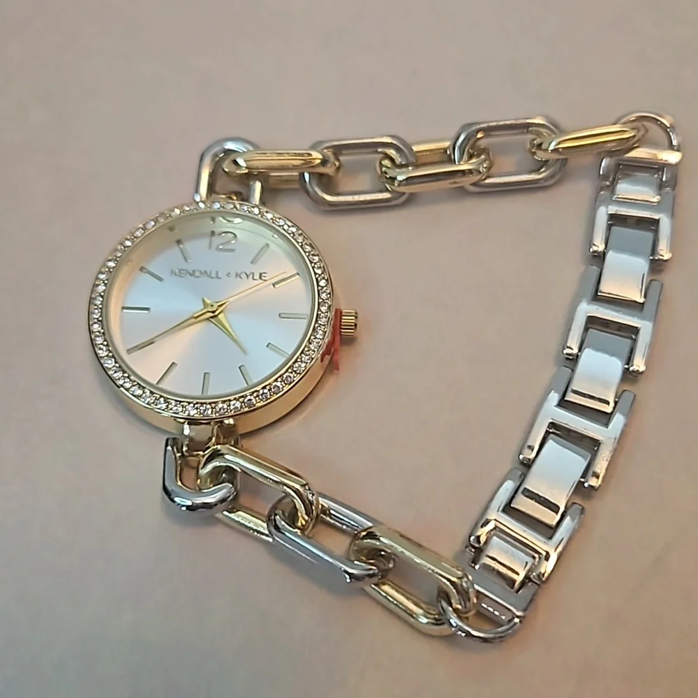 KENDALL & KYLIE  Watch and Bracelet gift 🎁 set - Picture 9 of 13